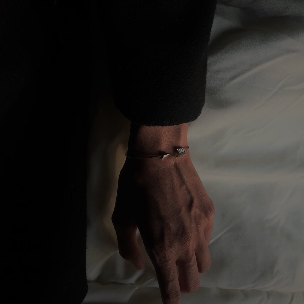 "انا لست مثالي لكن على الاقل انا صادق"
I'm not perfect but at least I'm honest