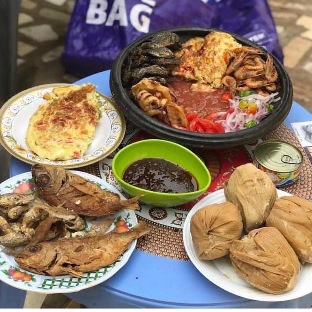 AsankaCuisine's tweet photo. @solaceeats - A SUNDAY WELL SPENT BRINGS A WEEK OF CONTENT!😍😍😊
•
•
I hope your day is beautiful as this picture of Kenkey and everything we love!😍❤️🇬🇭🇬🇭
#goodmorning #kenkey #gakenkey #thethingswelove #fish #shrimps #tuna #eggs #breakfastinspo #gafood https://t.co/b4YhaYbQID