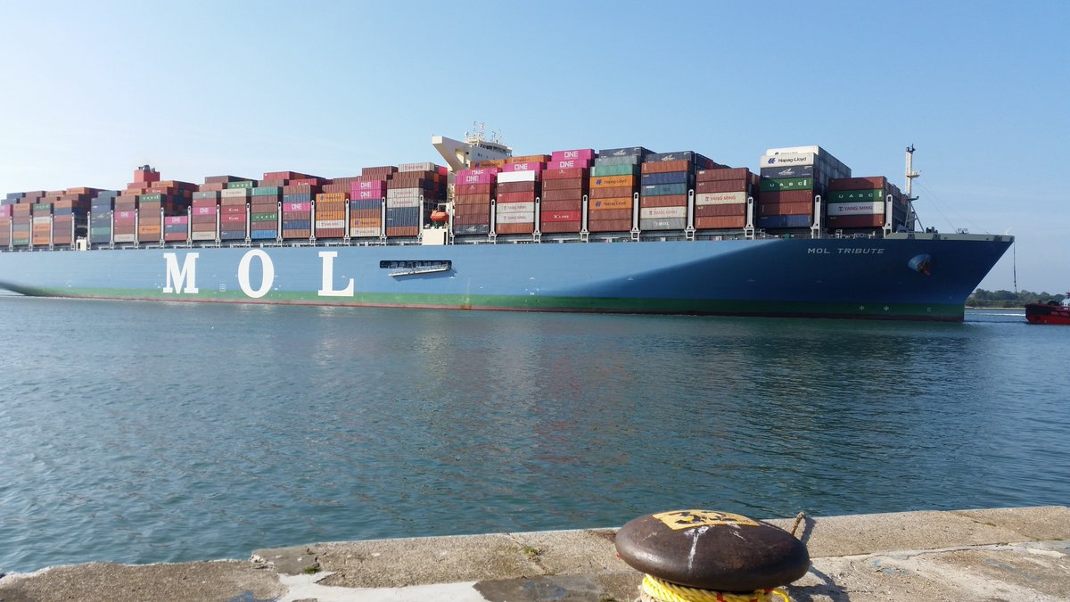 ABPSouthampton's tweet photo. The @ABPSouthampton workboat Spartina carries out important maintenance work in the port - she was captured this morning setting off with #MOLTribute approaching. She was bound for @DPWorldSouthamp https://t.co/htBd7tNu0o