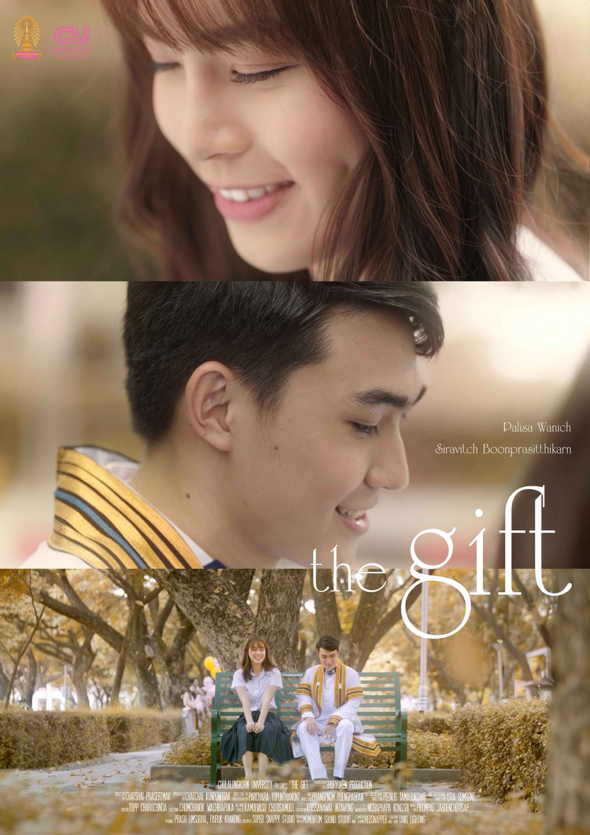 ChulalongkornU's tweet photo. “The Gift” หนังรักเรื่องแรกของจุฬาฯ
เตรียมฟินจิกหมอนไปพร้อมๆ กับพี่น้องสายรหัส คู่นี้
ที่จะมอบความทรงจำดีๆ ก่อน "วันรับปริญญา"
ติดตามชมพร้อมกัน วันศุกร์ที่ 7 กันยายนนี้ เวลา 18.00 น. ทุกโรงภาพยนตร์... เราไม่ฉาย แต่มีฉายที่เพจจุฬาฯ ค่ะ :D
#CUinMyHeart #CUcommencement #CU101 https://t.co/a6paCyEGr0