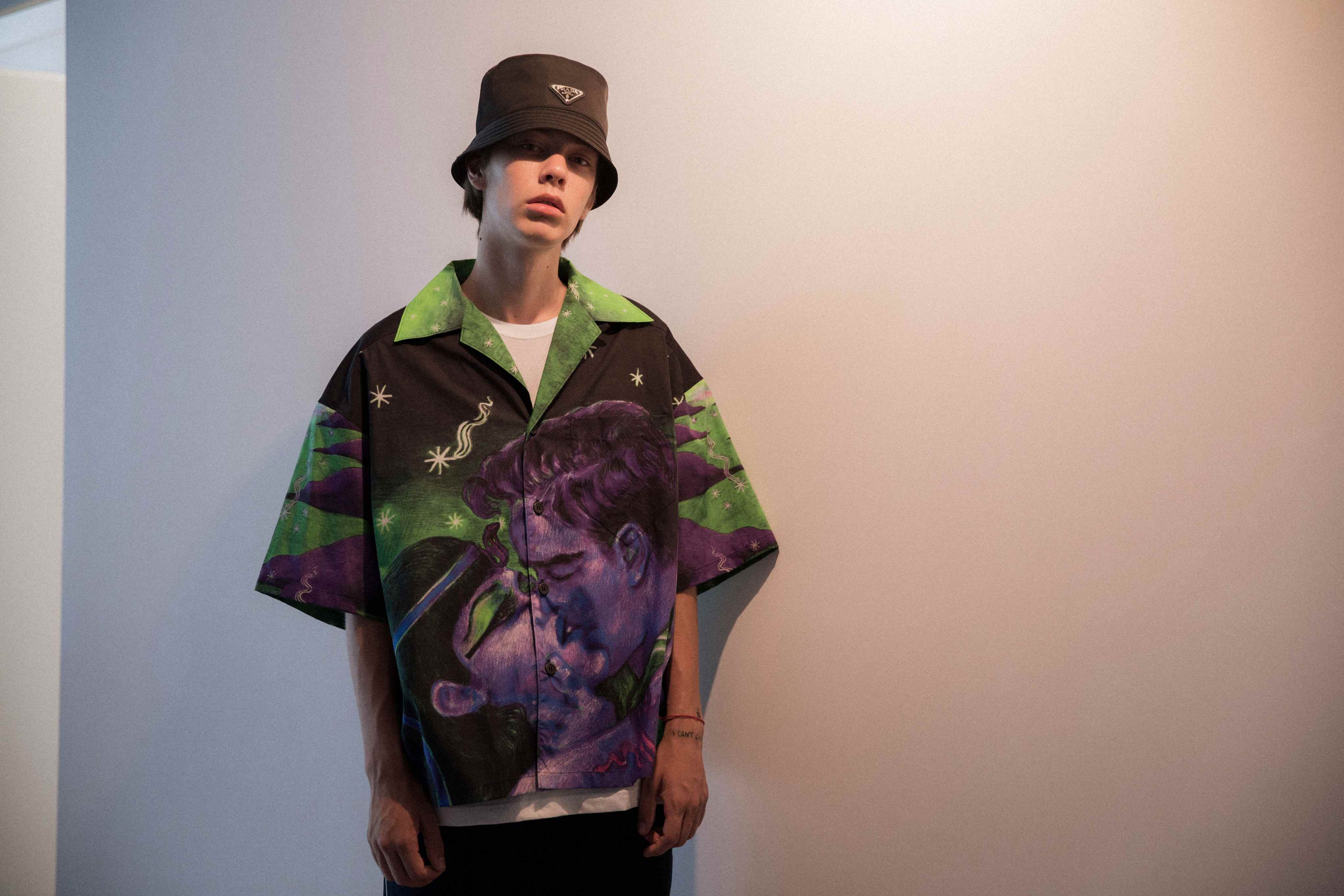 Prada kissing shirt outlet