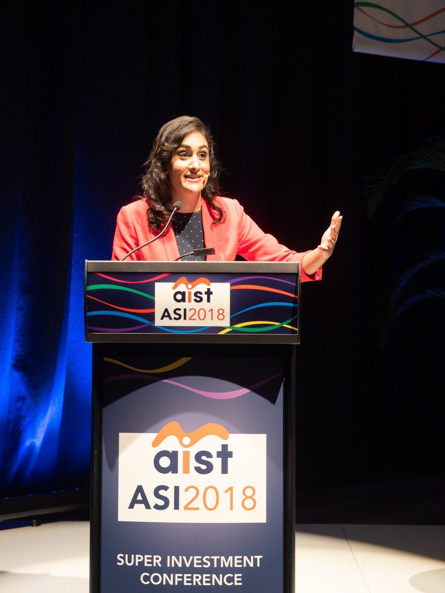 DelIraniTV's tweet photo. How many hand actions does it take to get my point across? 🤚🏽👉🏽☝🏽#talkingwithhands #superannuation #emcee #MC #conference #hosting #asit #asi2018 #cairns #australia https://t.co/ChCRd0saUY