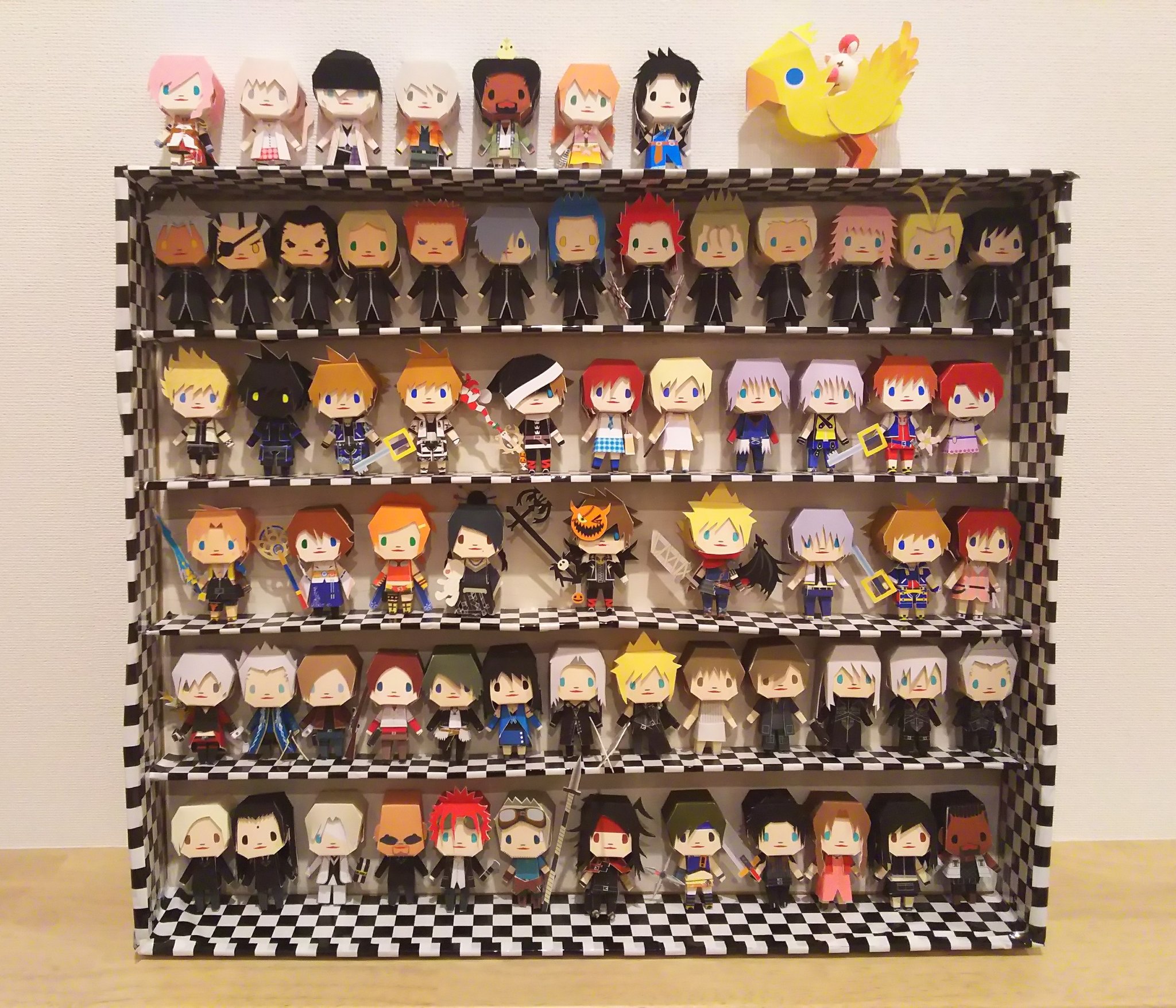 アルフォンス Twitterissa ペーパークラフトでチビシリーズいっぱい完成 他にもまだ作ってないのがあるけど それは今後ゆっくり作っていきますヾ ﾉ こちらの型紙で作らせていただきました T Co Wb0yfrnqab ペーパークラフト Kh