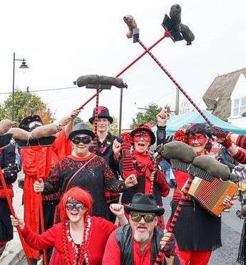DissHT's tweet image. Brushes, Bristles, Boars and Broom dances! Intrigued? Come and take part in @ermcic ‘A Brush with the Past’ activities as part of @heritageopenday  @DissCornHall @HLFEoE #Norfolk #Diss 

Visit  @DissCornHall website for more info: thecornhall.co.uk/shows/heritage…
