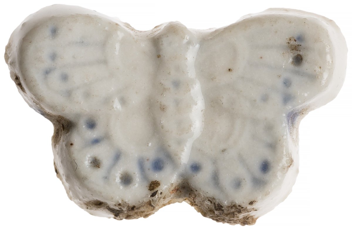 ancient_tokens's tweet photo. many #tokens are similar to coinage, but they don't need to be! 'Pee' tokens from Siam were used as gambling counters (and then small change), they made of porcelain and could come in shapes considered lucky. This piece @ANSCoins is in the shape of a butterfly. #numismatics https://t.co/HDVhls7eRr