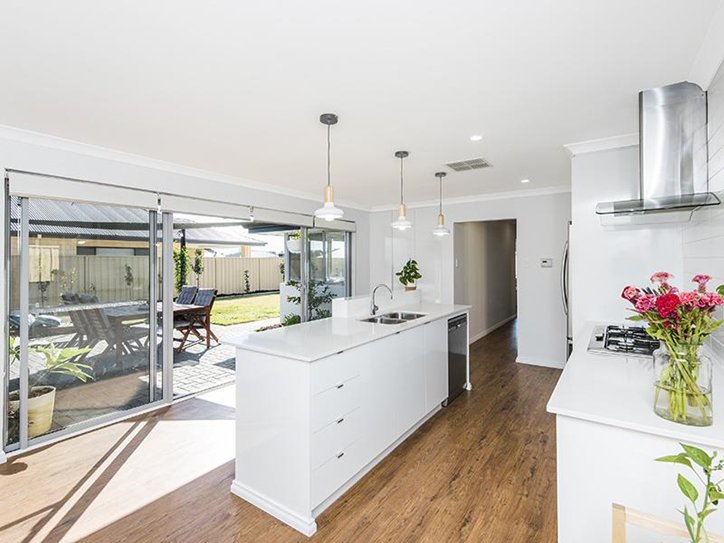 sabre_perth's tweet photo. A GREAT MOVE!
7 Triandra Drive, Helena Valley Frm $520,000
OPEN: Sun 9 Sept 2.00pm to 2.30pm
A bright &amp; airy home designed for convenience with storage solutions and comfort in beautiful spaces including a stylish lounge and free-flowing living areas. https://t.co/XIoTqCYdeg https://t.co/ssKWMMqrK3