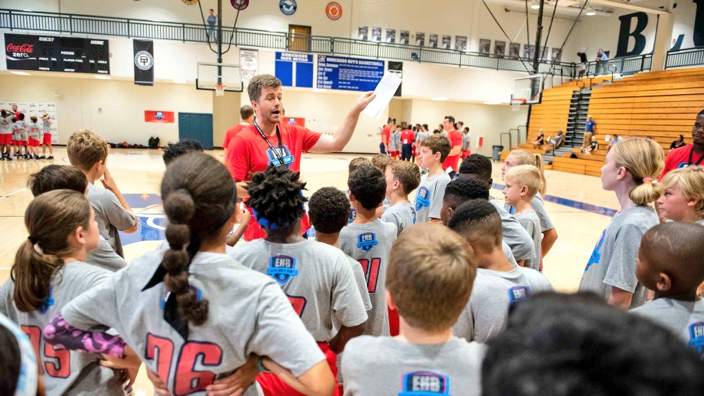 LeeMillerElite's tweet photo. Loved having longtime @EliteHoops Coach @Coach_PHughes at the #EHBInvite this weekend touching so many players lives. https://t.co/HhHcdg6lp1