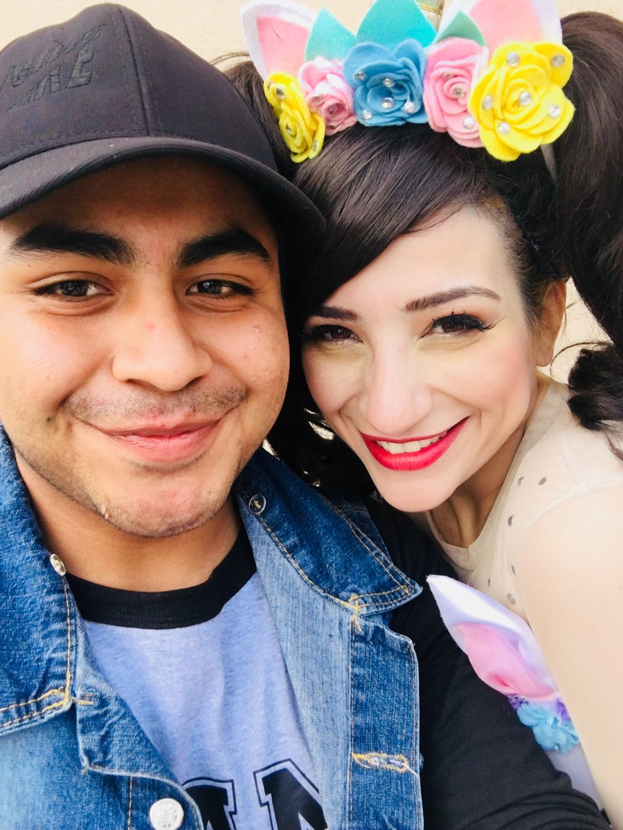 Feliz feliz cumpleaños <a href="/JazminconJ/">JazminLopezVillarrea</a> espero que diosito te siga bendiciendo a ti y a Tus peques y que Todo lo que hagas sea Bueno! Y positivo! Te veo plena y feliz y eso me encanta 😍 🤩🎁🎉🎈🎊🎀