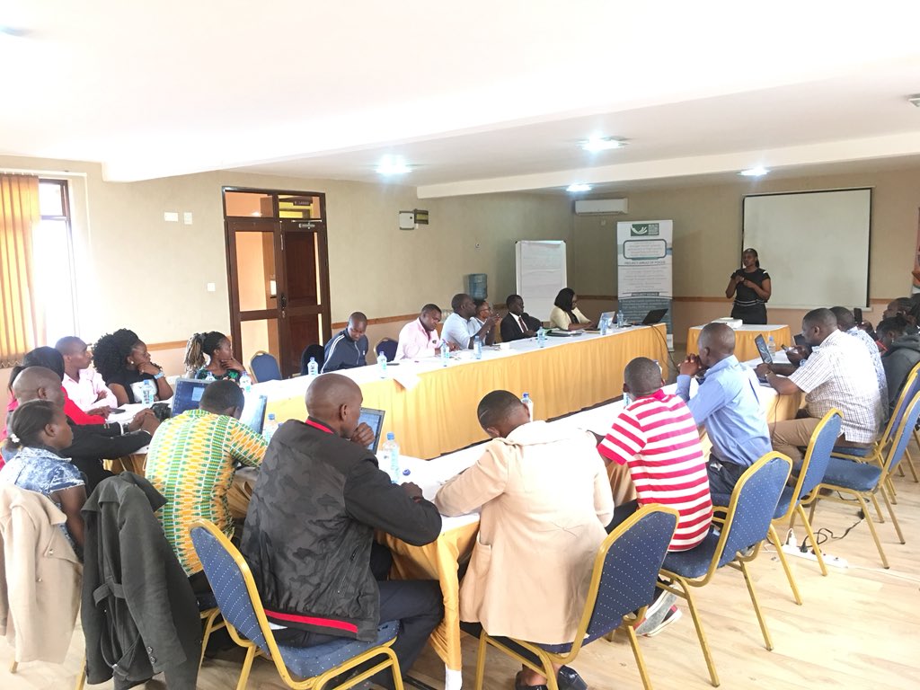 athewa1's tweet photo. @GeorgeOele addressing health journalists @AMN_Health Lower Eastern Chapter in Machakos on the role of #CHWs in attaining #UHC in Kenya @daktari1 @meshackn @HSAP_KENYA @MeTAKenya2018 @dorcusindalo1 @NyandikaObwaya @liliankaivilu @Ali_Manzu #SA4UHC https://t.co/UhlzzsKytU