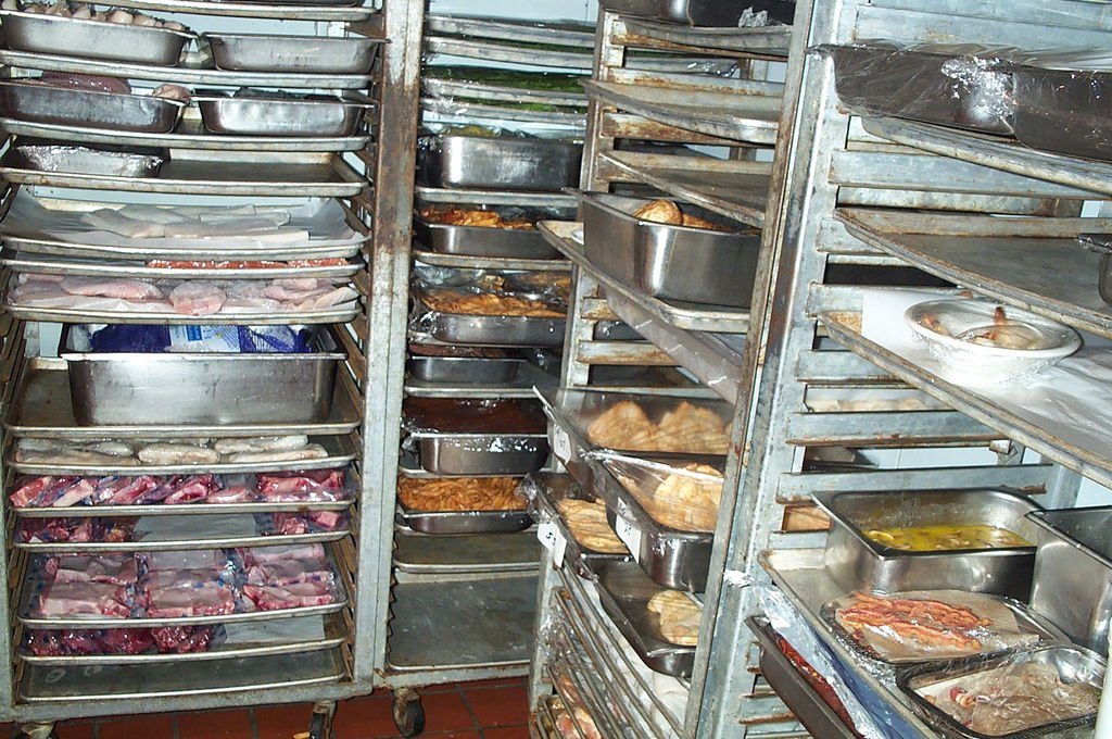 CleanSafeGB's tweet photo. The risk of cross contamination is a serious one when it comes to food preparation, so we assess every facility separately to create the ideal cleaning schedule. 

https://t.co/zD0KOEuvge

#CleanSafe #Cleaning #Safety #Hygiene #FoodHygiene #FoodSafety #KitchenCleaning https://t.co/1haPwCZQrR