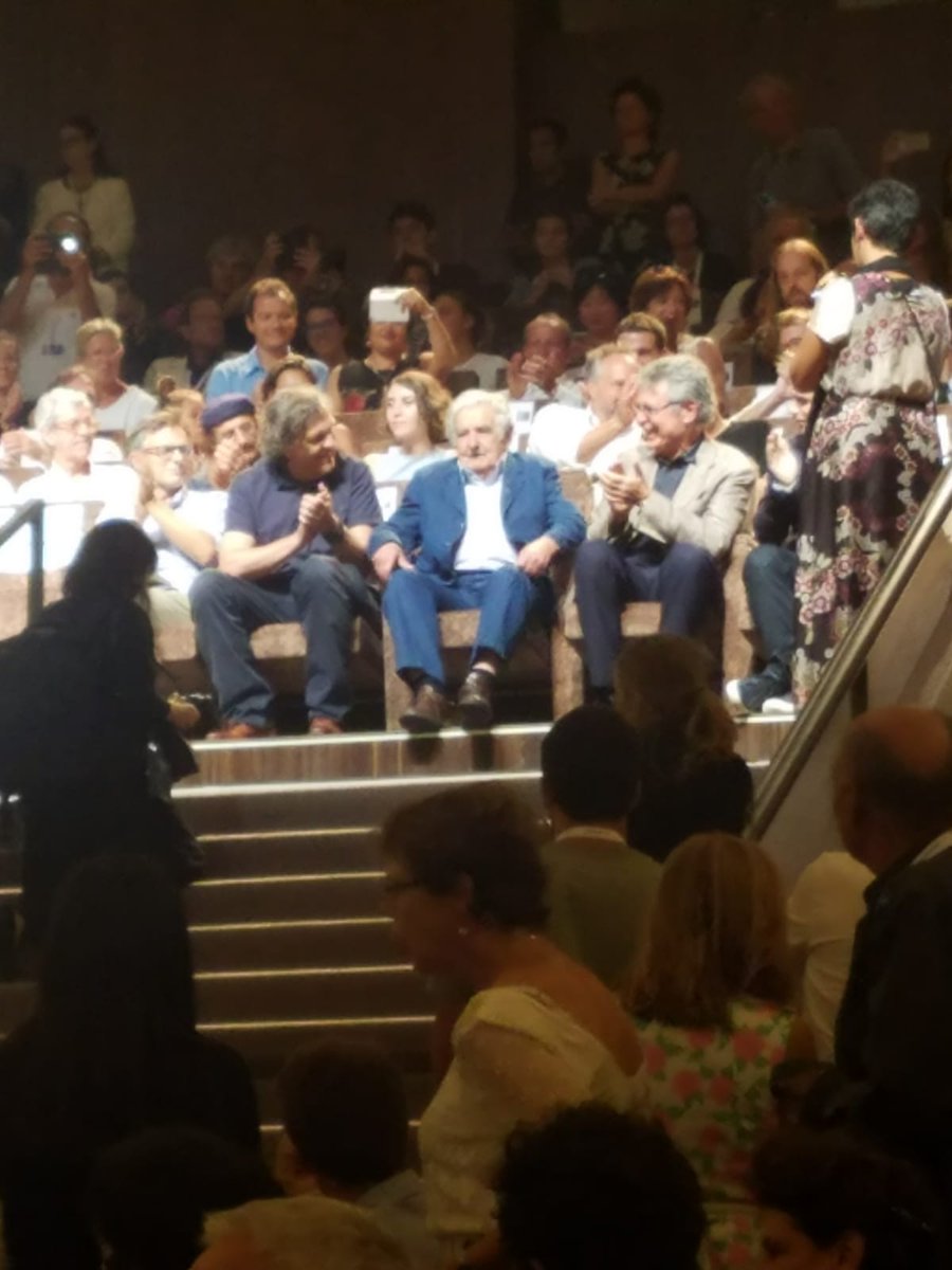 start_milano's tweet photo. Throwback Monday! #venezia75 Kusturiça e Mujica dopo la proiezione del loro film #ElPepe, prima di scappare commossi. 
Che bello pensare insieme al senso della #vita, alla #politica, al #Cinema! 
Grazie @FilmFestivalVe https://t.co/IWoyJqVme4