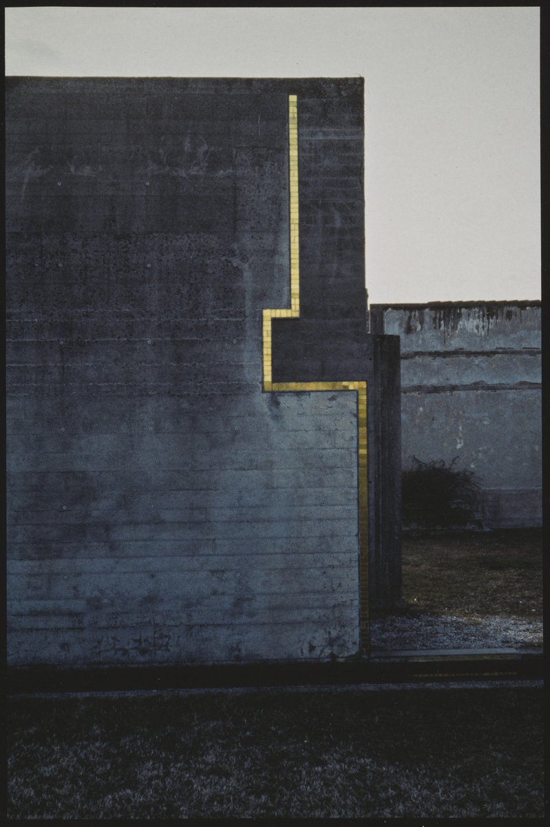 jeudepaume's tweet photo. En ce moment au Château de Tours — "Daniel Boudinet. Le temps de la couleur" jusqu'au 28 octobre. #DanielBoudinet #Tours @villedetours 

À la recherche de la lumière parfaite 🙌

🔎 https://t.co/r6fZF1oRPw https://t.co/iK2y1pWFhN