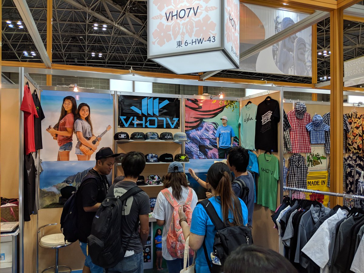 VH07V's tweet photo. Got a visit from the #localmotionjapan team today at #TokyoInternationalGiftShow at #tokyobigsight! #findYOURaloha at https://t.co/MCqJpA8oNf! #AlohaRevolution 🙃🤙🏼 https://t.co/ZizE1Z6gsW
