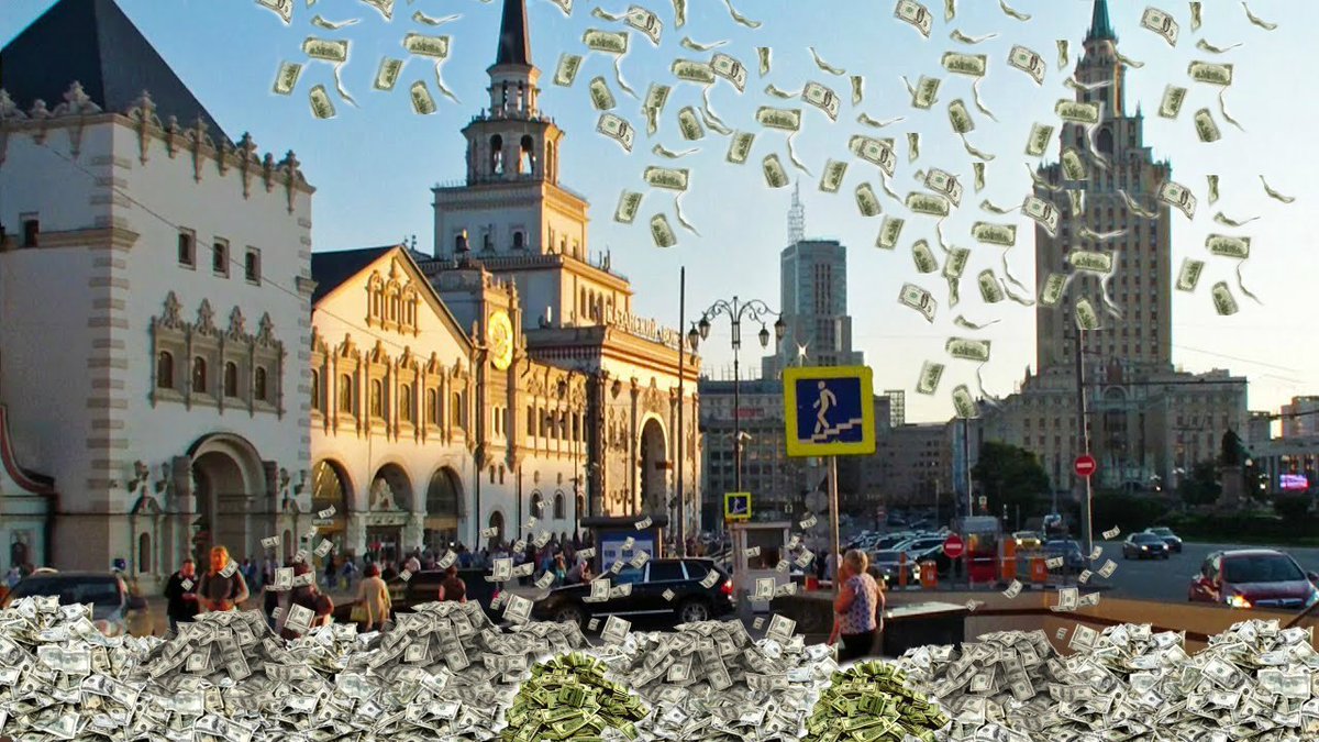 Yoghikitt's tweet image. Что видит провинциал, когда выходит с поезда на площади Трех вокзалов