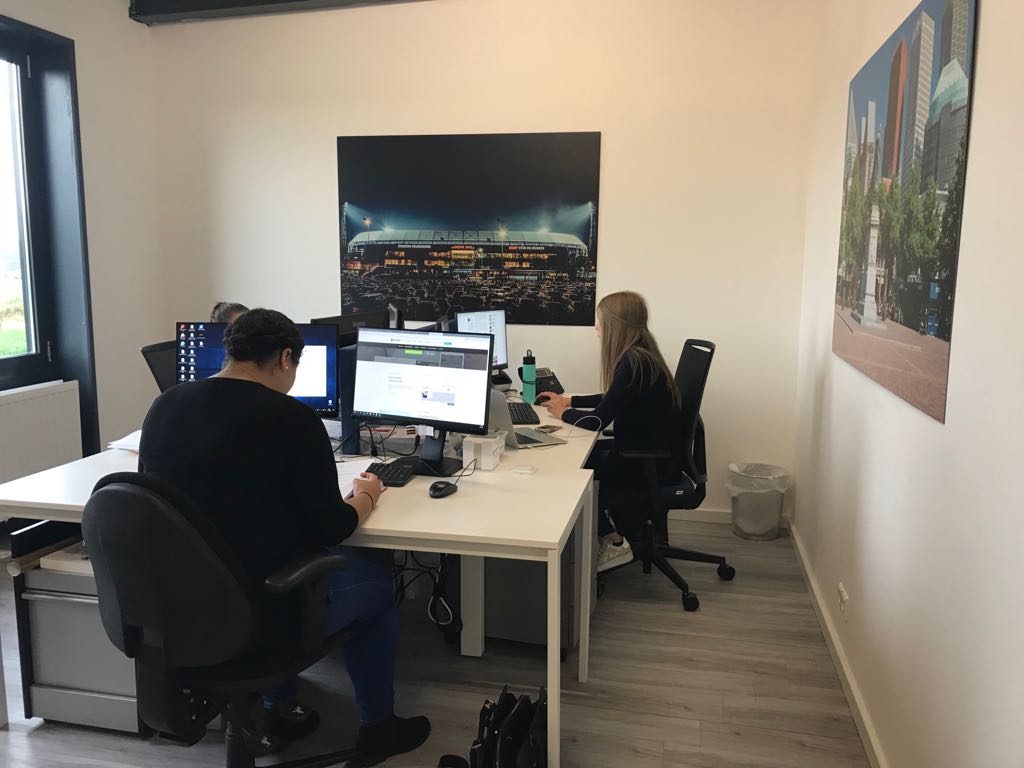 LinkedPerfectBC's tweet image. De herfst komt er alweer bijna aan, maar de “#LinkedPerfect girls” zijn al druk bezig met het daaropvolgend seizoen. Benieuwd waar wij mee bezig zijn? Houd onze social media kanalen in de gaten voor aanstaande vrijdag.