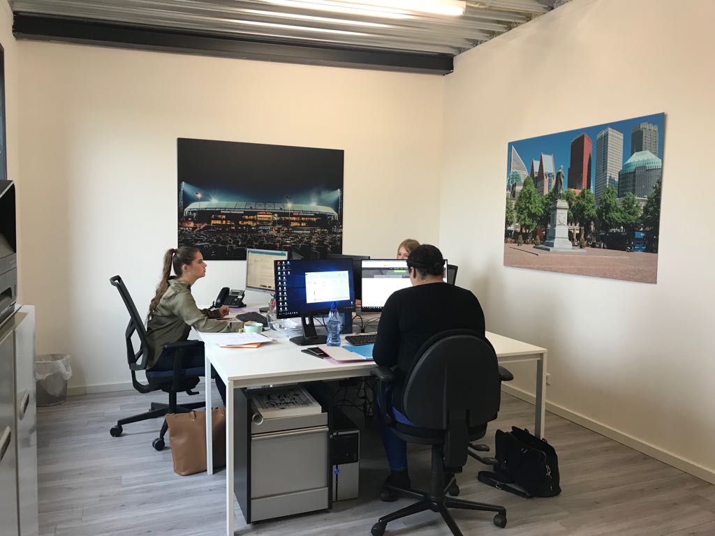 LinkedPerfectBC's tweet image. De herfst komt er alweer bijna aan, maar de “#LinkedPerfect girls” zijn al druk bezig met het daaropvolgend seizoen. Benieuwd waar wij mee bezig zijn? Houd onze social media kanalen in de gaten voor aanstaande vrijdag.