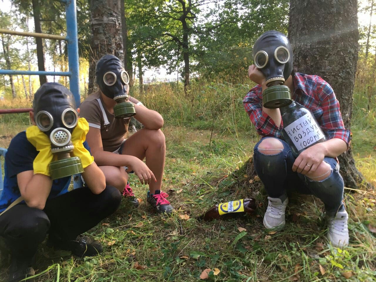 Дети в противогазах