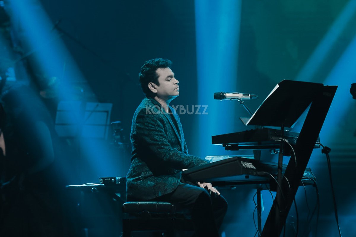 kanishk_offl's tweet photo. Pics from #ARRahman performance at #CCVLive @arrahman https://t.co/SYC3LIfG36