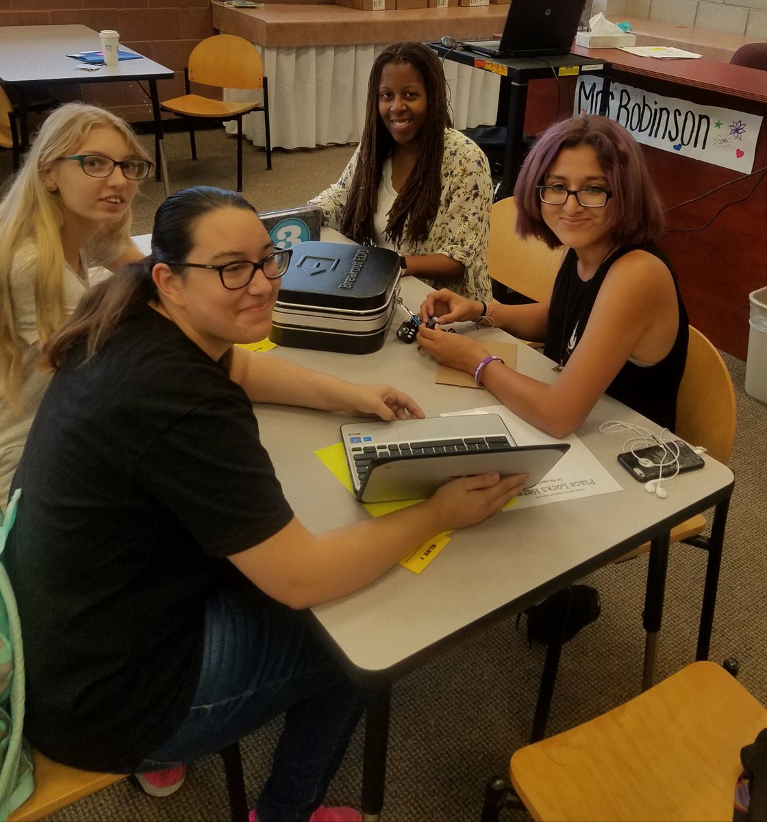 colonylibrary's tweet image. Special visitor Dr. Bunn in the house! Thanks to our AP of Achievement for jumping right into our Orientation breakout &amp;amp; playing along with the students💻🗝🔓📕 #breakoutedu #libraryorientation