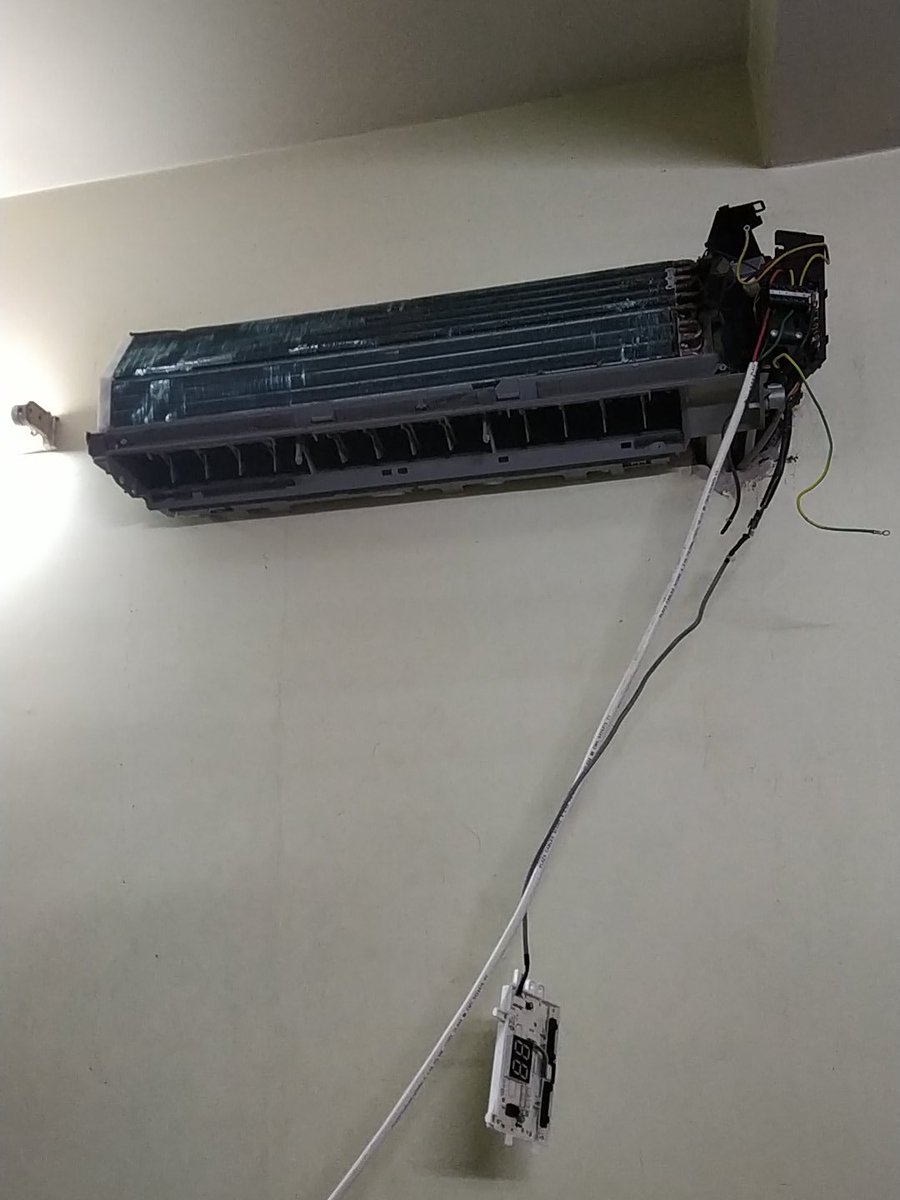 AMITANKITA1305's tweet photo. #OGeneralAC#OGeneralAC #OGeneral VESTAR AC Service is BEYOND BAD & DISGRACEFUL -NOT AT ALL TRAINED TECHNICIANS IN ALLAHABAD. This is my first company service in 4 months.kabad kar diya AC ko after two day AC is not working till time.😨😨👎 #TotalDissatisfication https://t.co/DPqSQUdP9N