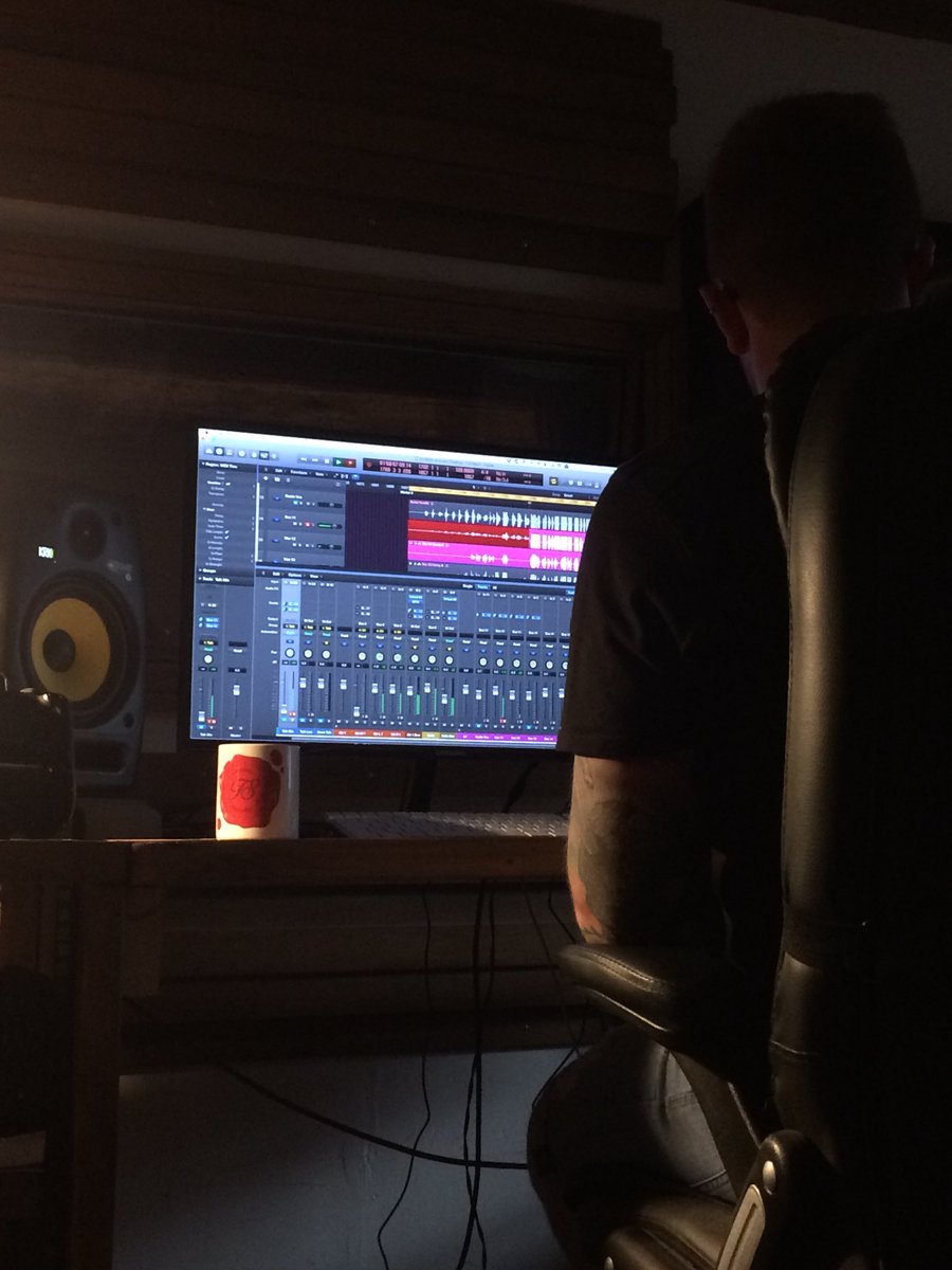 bootus3000's tweet image. Life is full of oreative colour. #newmusic  #theoverview #zoomout