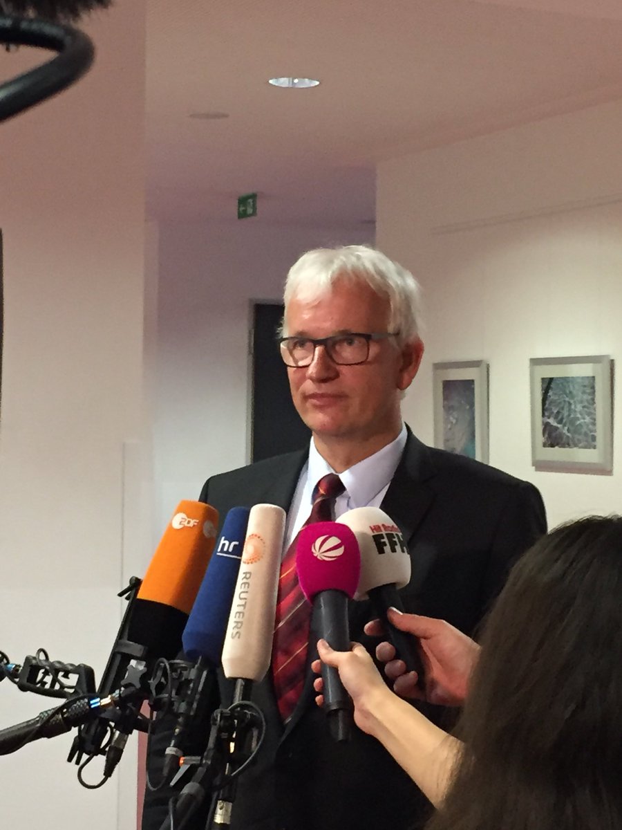 Deutsche Umwelthilfe begrüßt Fahrverbote in Frankfurt ab Februar 2019 für Diesel bis einschließlich Euro 4. Bundesregierung müsse Industrie zur Nachrüstung verpflichten. <a href="/ZDFheute/">ZDFheute</a> <a href="/ZDFhessen/">ZDF Hessen</a>