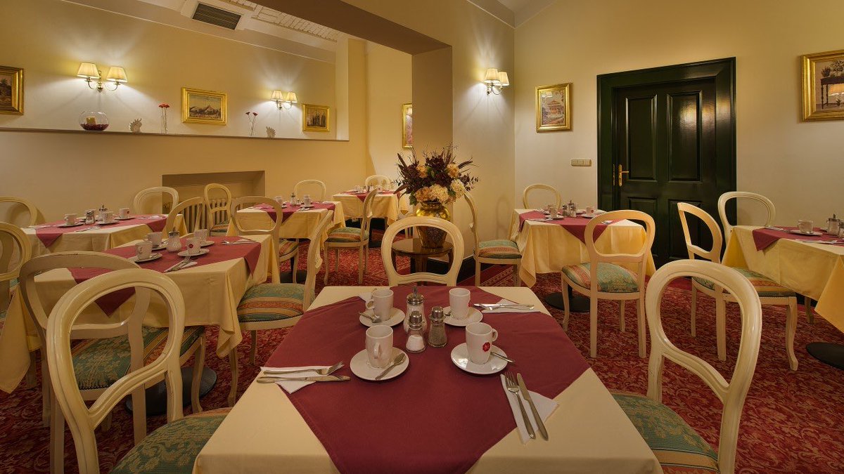 HotelAngelis's tweet photo. In our elegant and cozy restaurant you will enjoy every bite. 🍽 All dishes are cooked with love. ❤️
☕️🍳🥖 
#hotelangelis #angelis #prague #hotel #czechrepublic #breakfast #restaurant #smichov #cozy #elegant https://t.co/KHWQUUE7NO