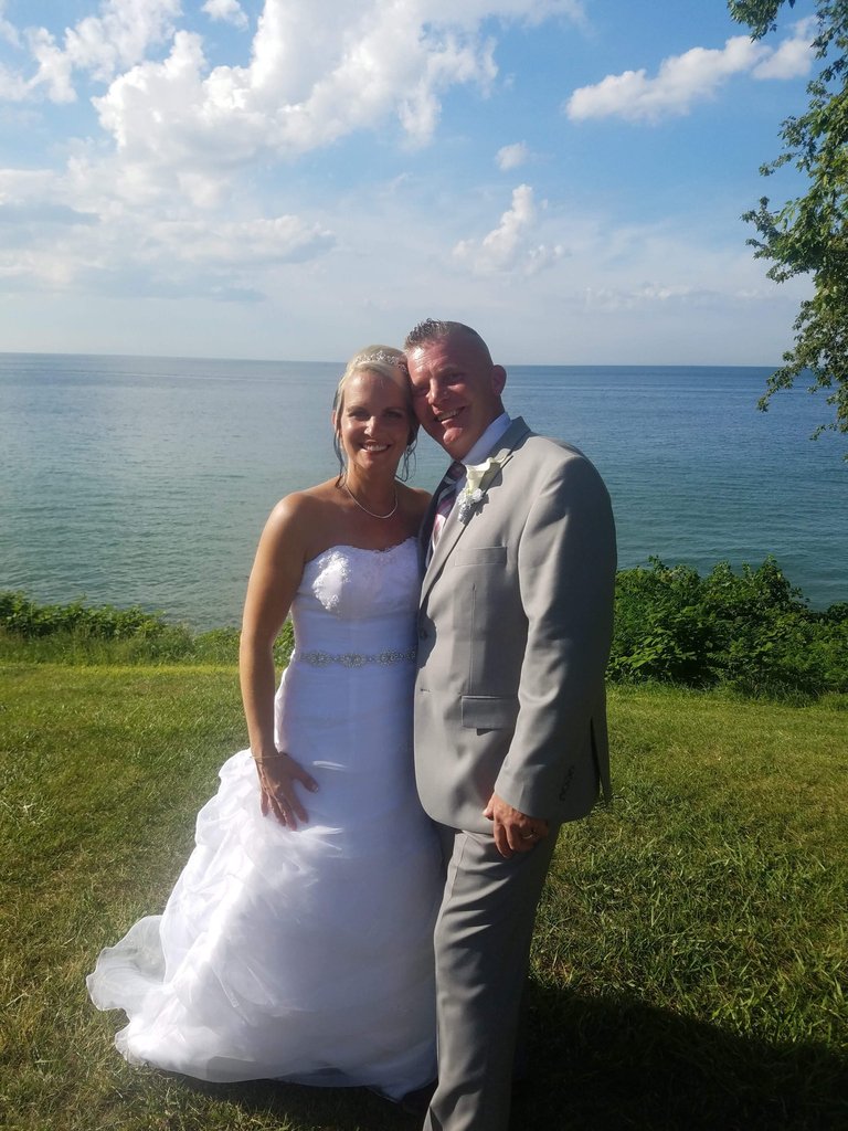 This past weekend we had a beautiful wedding...Congratulations John and Julie Soltis!! Thank you for sharing your pictures with us!
#thelakehouseinn #lakeerie #locallyunique #gotl #thisiscle #weddingsonlakeerie