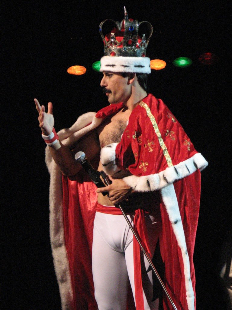 ImagenRetro's tweet photo. Un día como hoy pero de 1946 nació Freddie Mercury. Hoy cumpliría 72 años ¡Siempre te recordaremos! #FreddieMercury https://t.co/Wo82yhfpVv