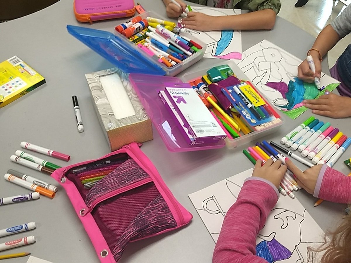 stpapp34's tweet photo. Getting to know each other, breaking out the new supplies, and making mystery name designs. Let's build some community! #rfpride https://t.co/vOyzwdKAWn