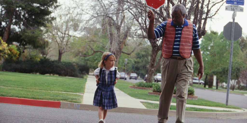 CityKitchener's tweet photo. #Kitchener has more than 80 crossing guards helping to get kids to and from school safely. Please do not try and make turns before the crossing guard starts to assist the children across the street. https://t.co/t82OMo3YEH