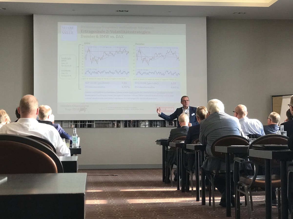 SVM_AG's tweet photo. Bei unserem dritten Termin der Hidden Champions Tour #HTC2018 in #Düsseldorf erläutert unser Co-CIO und Vorstand Ulf Becker die drei Säulen des #FrankfurterStiftungsfonds. https://t.co/wpqVqrnNGl
