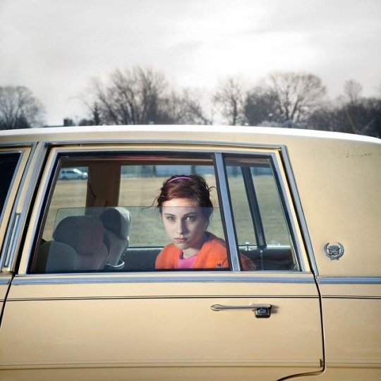 phtgrpk's tweet photo. Photo © Cig Harvey (@cig_harvey sur IG)
.

#cigharvey #portraitphotography #cars #streetphotography #phtgrpk https://t.co/8PVVQGyesa