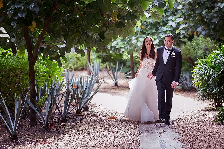 Locations galore for our gorgeous wedding photos – lush mangroves, white sand beaches, modern architecture &amp; elegant ballrooms! 

Elope this autumn &amp; receive special discounts &amp; offers. Contact (💌 liliana.villagomez@hyatt.com) for more 📸: <a href="/quetzalphoto/">QuetzalWeddingPhoto</a> // #weddingWednesday