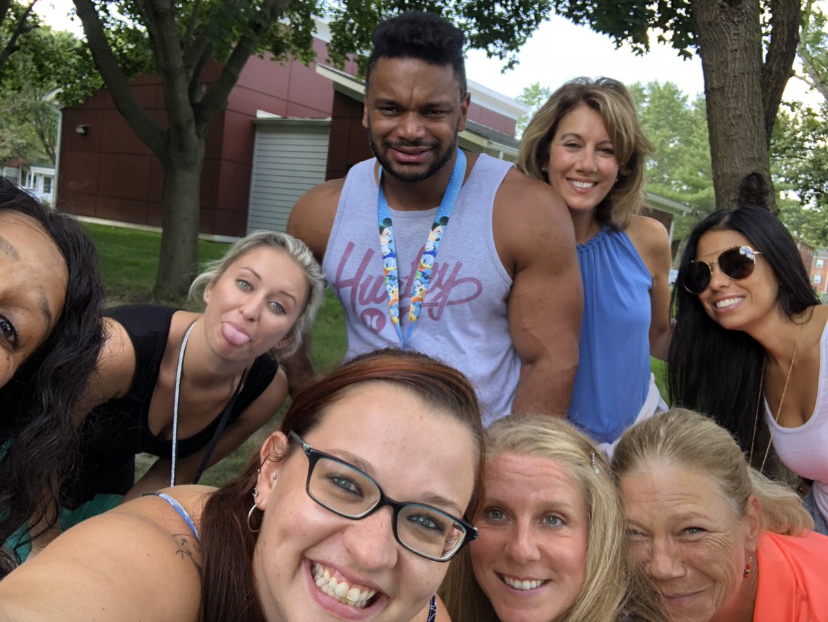 BulldogsIn3rd's tweet image. The #BullockES #3rdgrade team #offcampus checking out the #HollybushRecreationCenter where many of our kids hang out! @RichTaibi