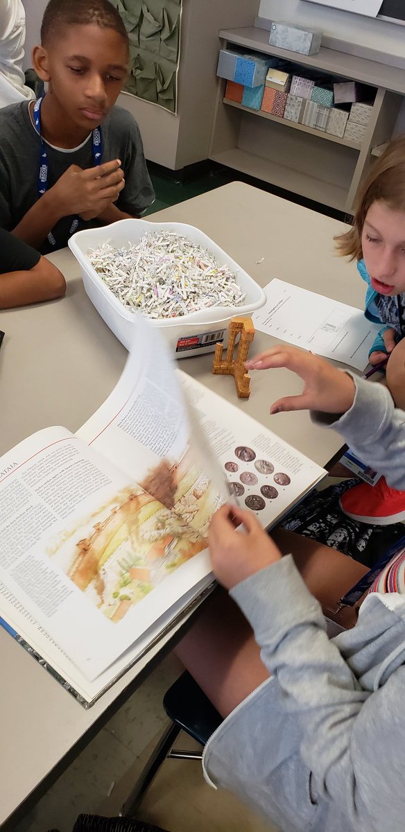 RockinitBrock's tweet photo. Jr. Archaeologists hard at work! 
Students had to find then analyze their artifacts to answer the essential question.
#BeBrooks97 https://t.co/NjJaXtstgE