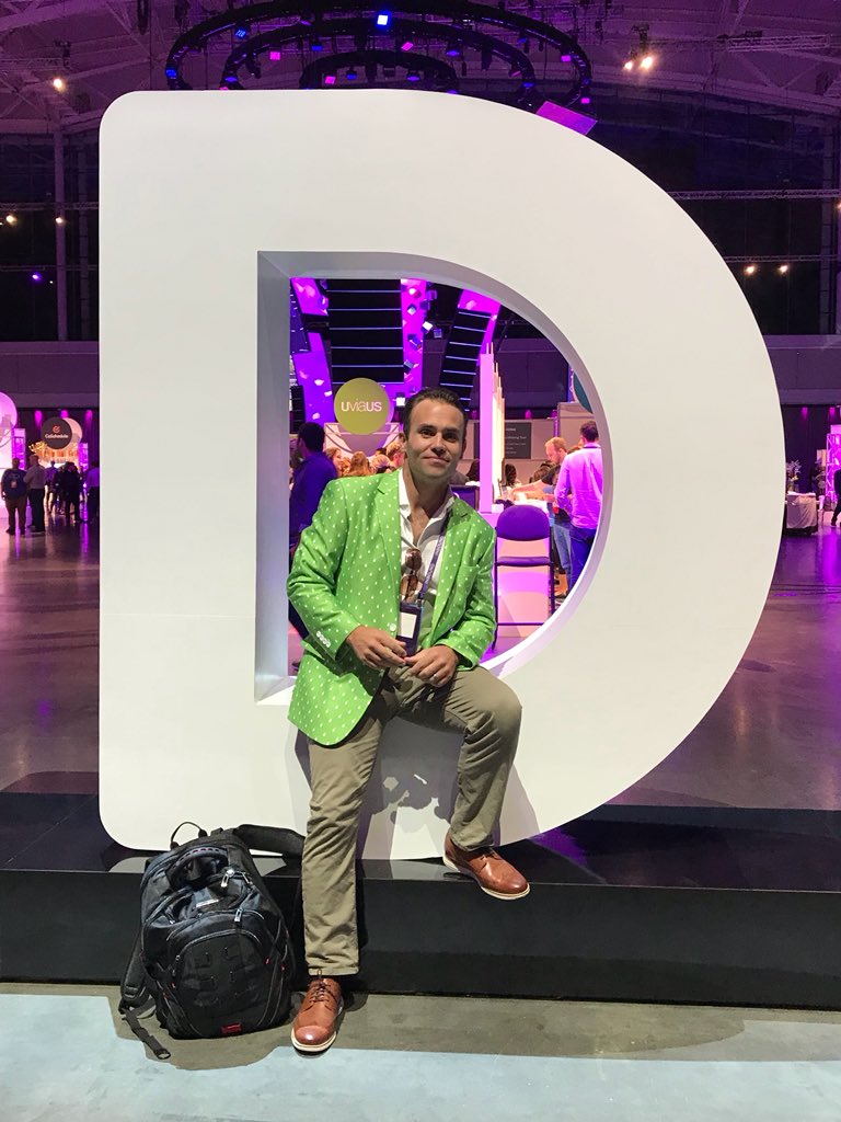 myadvocado's tweet photo. Starting Day 1 of @HubSpot #INBOUND18 ? Don’t forget to #findthegreen and ask Matt &amp; Sarah about #freecalltracking - you can’t miss them in their Advocado Blazers!!! https://t.co/3rNZ1gurUR