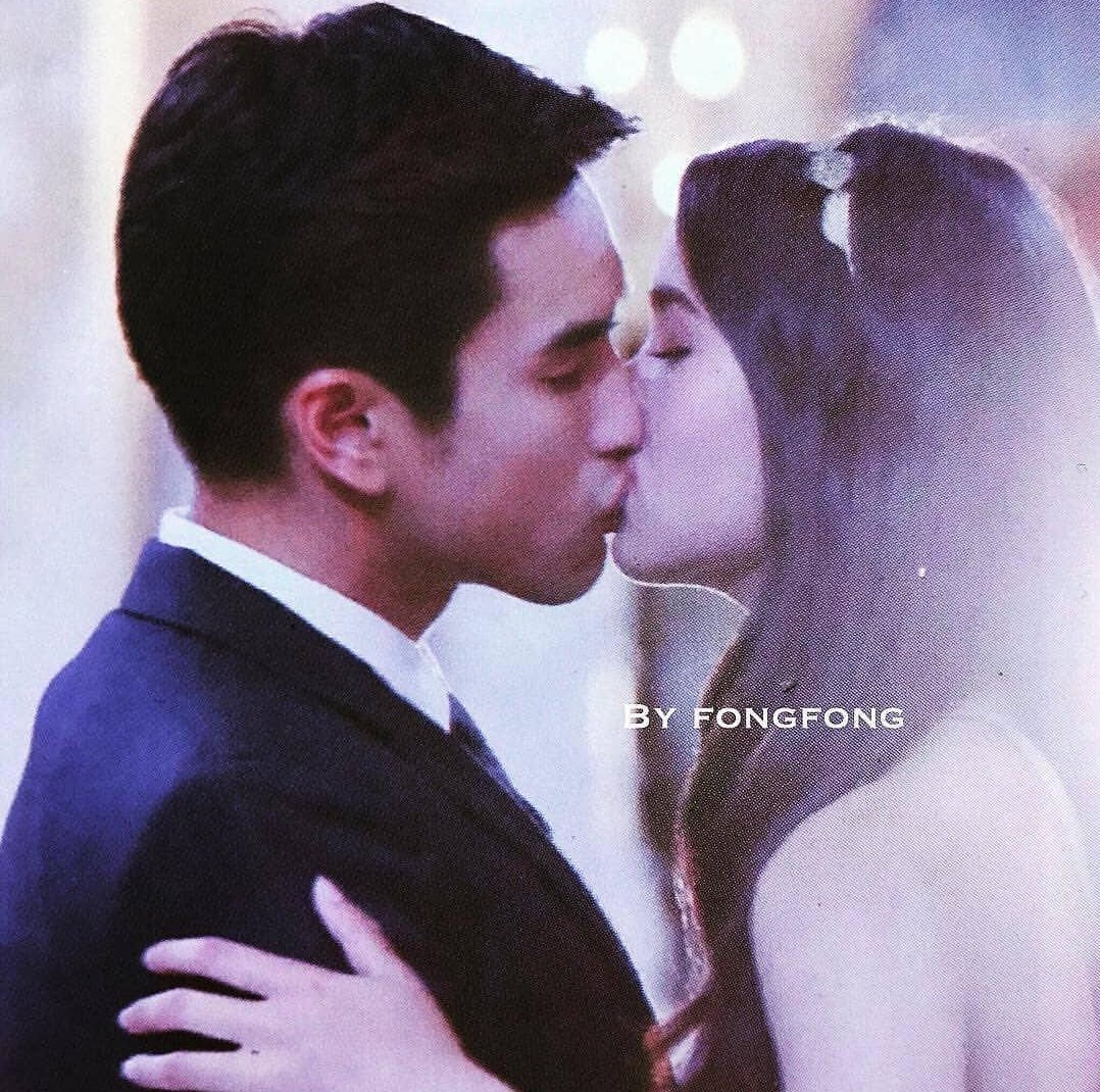 Thanks to whoever that managed to remove the bright light that hid this very slow and sensual kiss! I hate that the production purposely hid their kisses either by light or bad camera angle  #NadechYaya   #ณเดชน์ญาญ่า   #ลิขิตรักTheCrownPrincess 