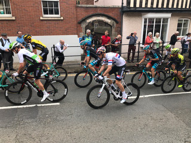 Warwickshire_CC's tweet photo. Great to see the @TourofBritain riders making their way through historic Warwick this lunchtime! #OVOTob2018 #Warwickshire #spectatorstage https://t.co/nUVbzwJfeB