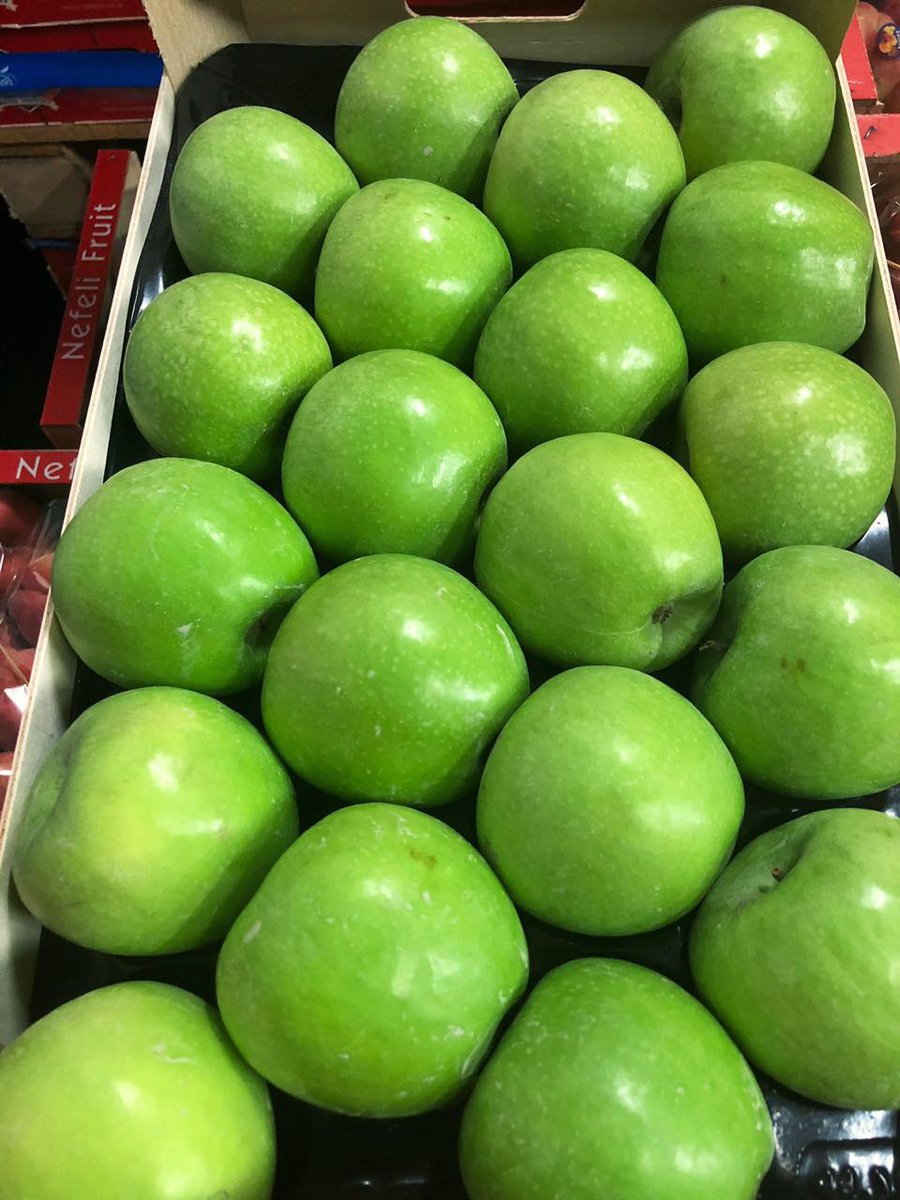 CAmaltheia's tweet photo. Fact : #Apples , not caffeine, are more efficient at waking you up in the morning. 

Apples in #Royal_Gala &amp; #Granny_Smith variety. https://t.co/72RGkT0cWy