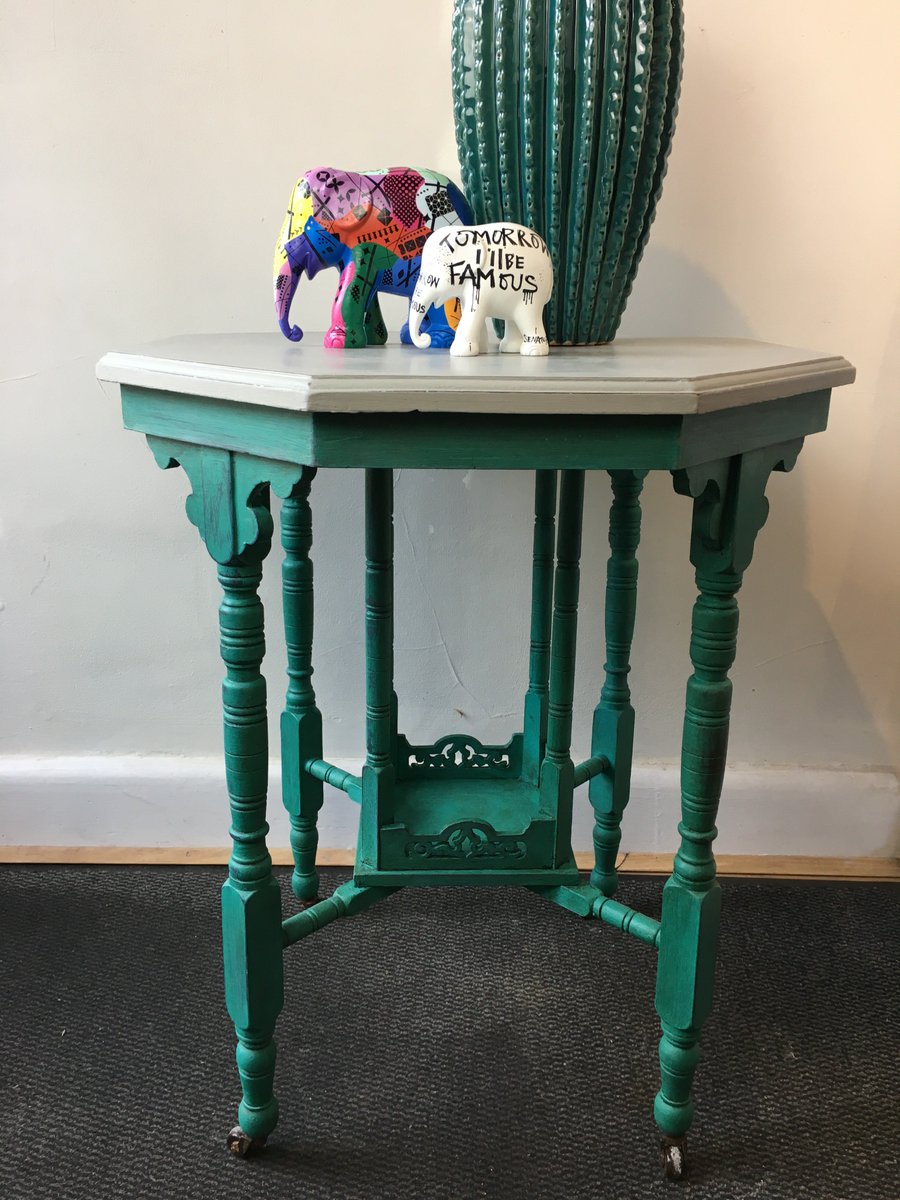 Occasional table in Annie Sloan Chalk Paint using Aubusson, Florence and Paris Grey 🎨 #anniesloan #chalkpaint #paintedfurniture #madeitmyown