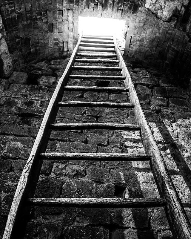 Stair(way) to heaven
...
#stair #stairs #stairway #heaven #stairwaytoheaven #blackandwhite #monchrome #monochromatic #bnw #bnwphotography #top_bnw #bnw_lombardia ift.tt/2NRMPPk