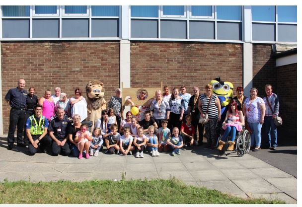 CommunityShops's tweet photo. Over 800 people attended the fantastic Big Feast event at #CommunityShopGrimsby on Friday - celebrating good food and community togetherness! Read more about the special event on @GrimsbyLive  https://t.co/ceHTIeAgw2 https://t.co/4flsFcKjKx