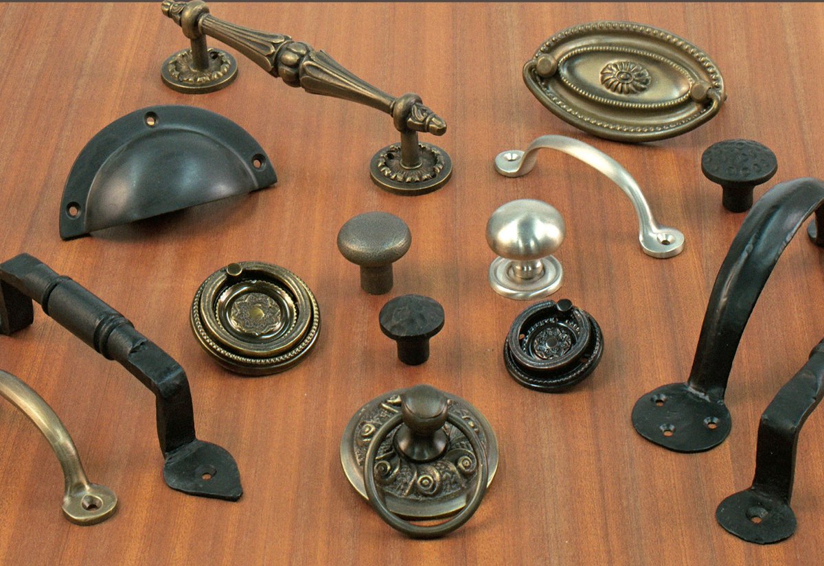 VanDykesOnline's tweet image. What is your favorite style of knob or pull? No matter your style, Van Dyke's has 1000's of hard to find decorative hardware items in every style, size, and finish. #vintageknobs #decorativehardware #binpulls #traditionalpulls #brasscabinetknobs