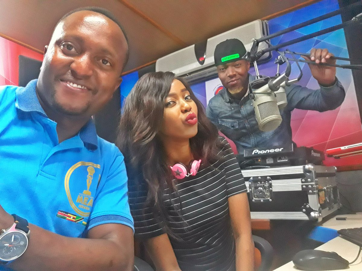 mzaziwillytuva's tweet photo. Tunajadili issues nyeti, tunapiga story zenye umuhimu, tunakugandisha na hits kali za East Africa ; Mgeni wetu ni @ginideal kwenye mix ni @djflashkenya 🎧🎤 Mic niachie #Muzadde 🔥 Mseto ni Moto 🔥 Tune in #MamboMseto 1pm-4pm @RadioCitizenFM 😋 Mseto ni Tamu 😋 #MsetoTamu 😋 https://t.co/b9CZJqm4TP