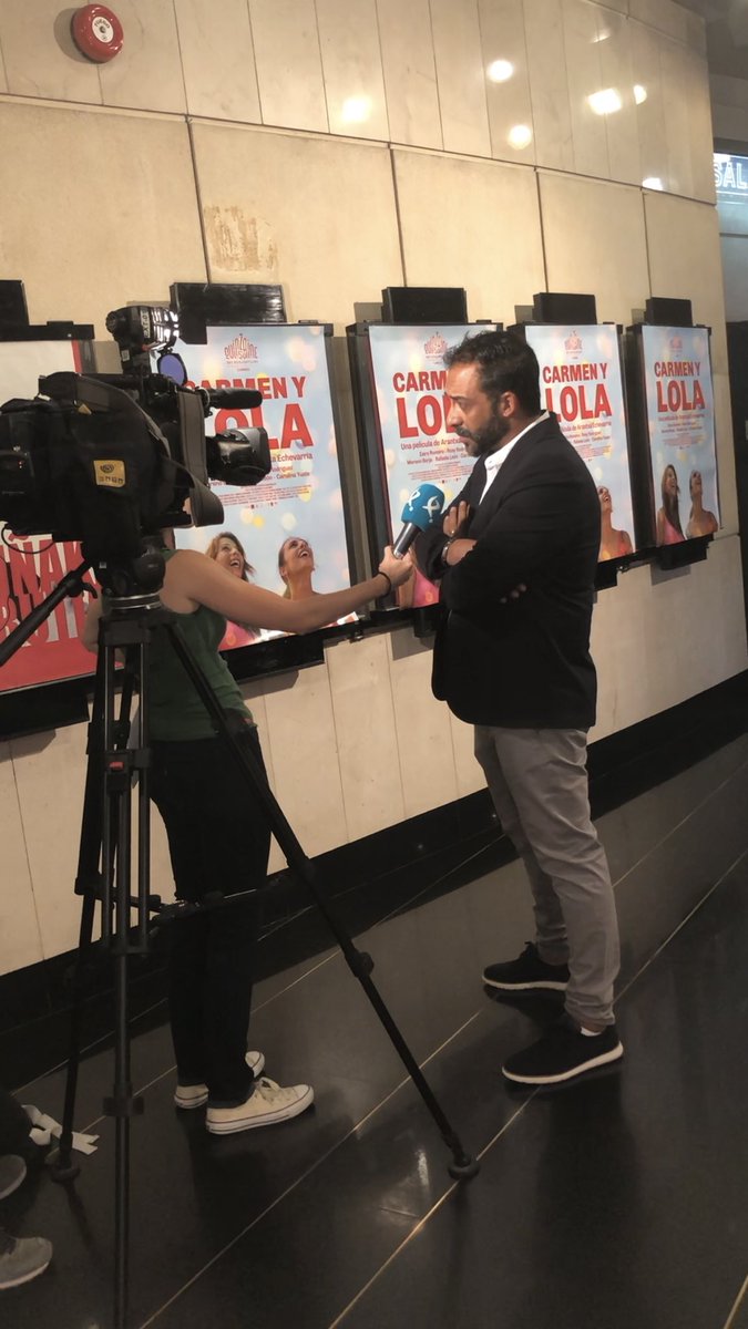 TeresaBarrios's tweet photo. Ayer fue el pase de prensa de ‘Carmen y Lola’ y esta noche es el preestreno!!! 

Lujazo representar a .@MORENOBORJA4 y haber tenido la oportunidad de conocer a .@ArantxaEche, .@CarolinaYuste_O, Zaira y Rosi. 

Ahí los tenéis!!! Peliculón!!! https://t.co/naA6XRLZLy