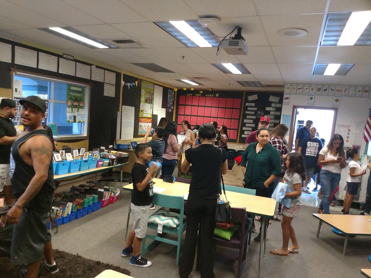 allisonhodges77's tweet photo. My flipped back to school night was amazing! It was so nice to be available to chat with parents, who were all very excited about no homework, flexible seating, technology, &amp; #avid binders ❤️ #CarreonComets https://t.co/pQGdoLzNGI