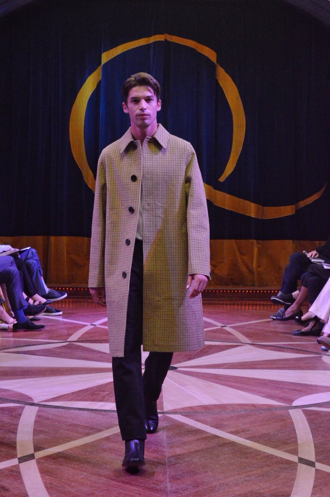cunardline's tweet photo. The first show of Transatlantic Fashion Week: Mr Porter’s menswear classics with a twist, created by Jeremy Langmead.
@MRPORTERLIVE
#tfw #tfw2018 #transatlanticcrossing https://t.co/G4NqbXgRUc
