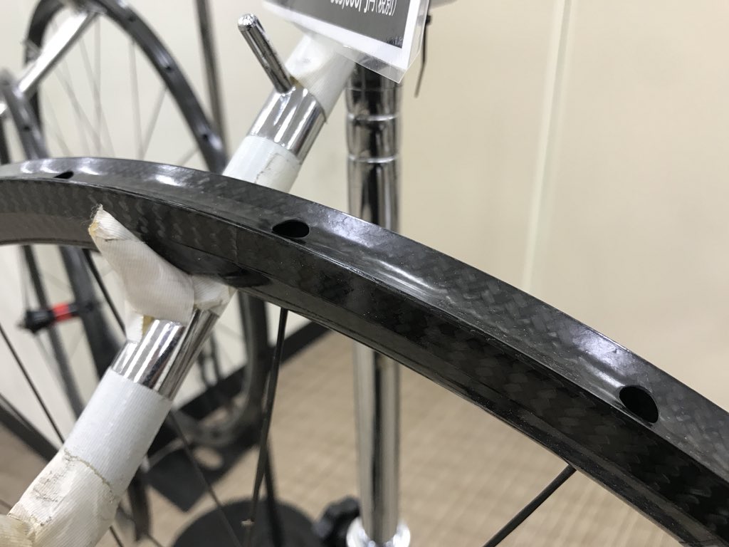 kanzakisenri's tweet photo. axlightness Ultra25T
ウルトラ軽量な750gのホイール。ぶっ飛んだ製品を作るのは流石のドイツブランドですね。恐ろしいです。走りは未知数なのです(´∀`*)
#axlightness #カンザキ千里店 https://t.co/btCPbwnbad
