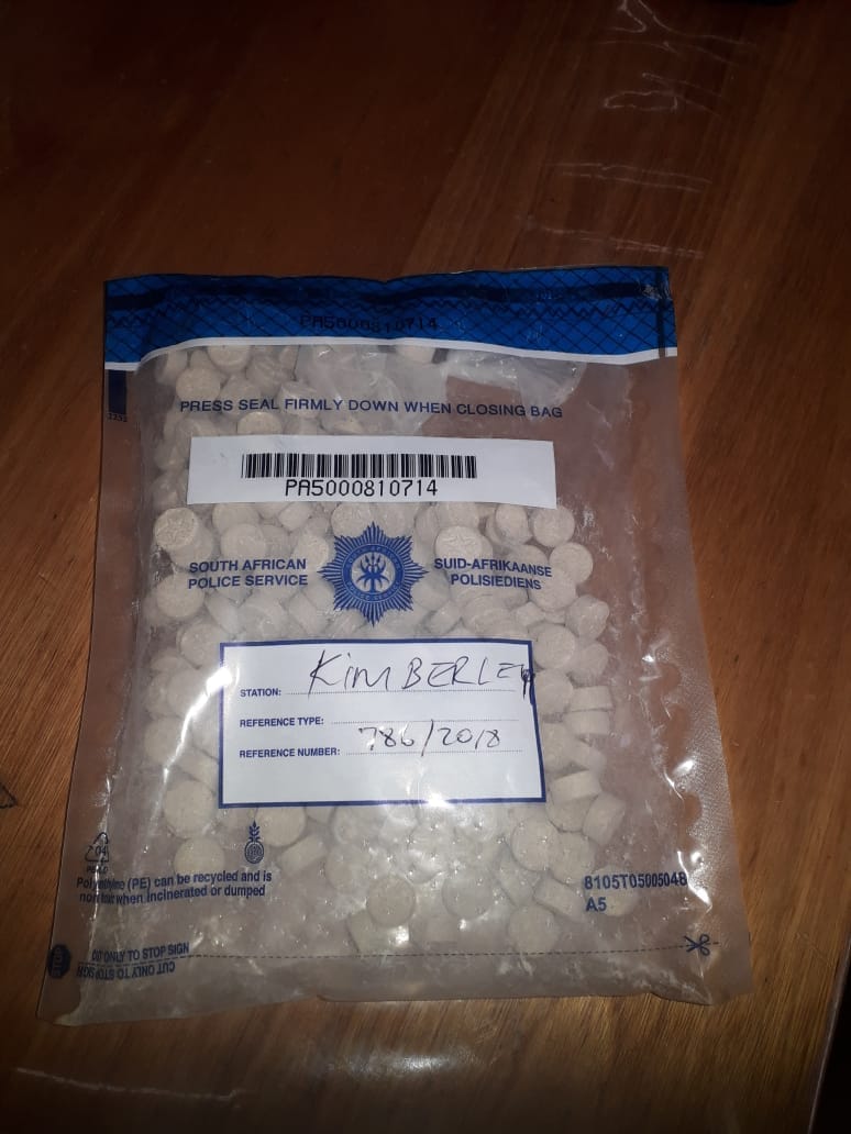_ArriveAlive's tweet image. 33 yr old male arrested for substantial amount of Mandrax tablets ow.ly/kXdz30lGYSt #ArriveAlive #DrugsOfTheStreet @SAPoliceService